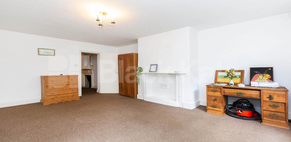 			FANTASTIC SPACIOUS GARDEN FLAT, 1 Bedroom, 1 bath, 1 reception Flat			 Stapleton Hall Road, FINSBURY PARK-STROUD GREEN